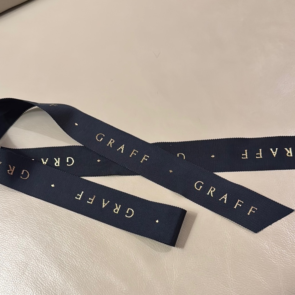 Graff bow tie